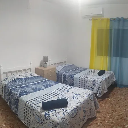 A Beautiful Spacious Two Bedroom Cb8ev