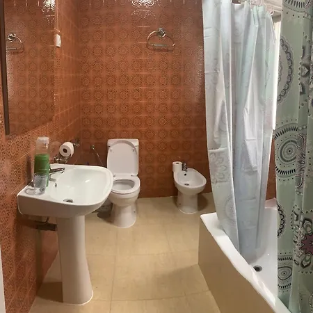 A Beautiful Spacious Two Bedroom Cb8ev