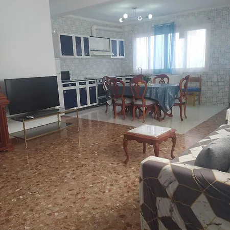 A Beautiful Spacious Two Bedroom Cb8ev Apartment *