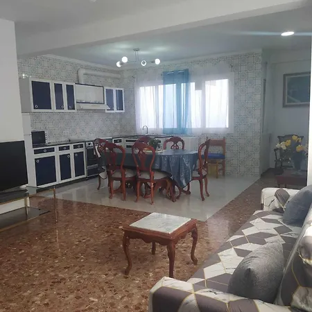 A Beautiful Spacious Two Bedroom Cb8ev